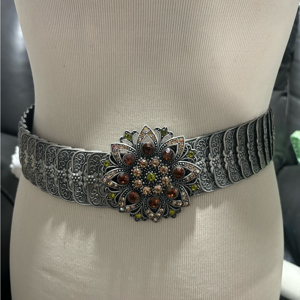 Jeweled Elastic Silver Metal Womens Belt Fits 31" to 40" Waist.